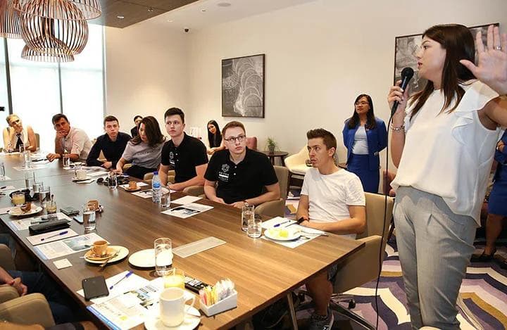 Ms. Marina Ankusheva, Business Co-ordinator at AURION, briefing investors from Ukraine on AURION's services
